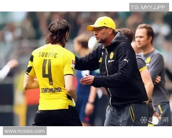 足球明星帅哥纹身艺术展现个性魅力与运动精神的完美结合